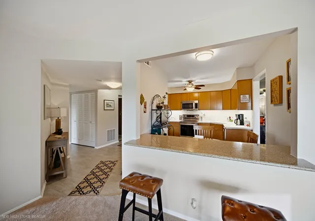 Photo 4 of Sale Pending at 201 Lake Hinsdale Dr #405, Willowbrook, IL 60527 | MLS# 12742143 | Listing updated on 2026-10-03