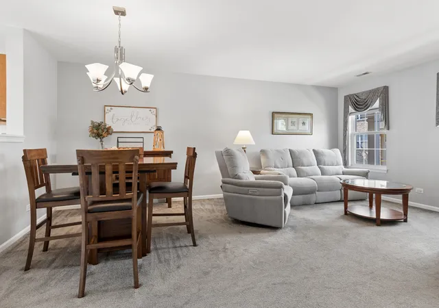 Listing Photo 4 - Condo for sale in building located at 530 Lincoln Station Dr, Oswego, IL 60543 - Unit #530