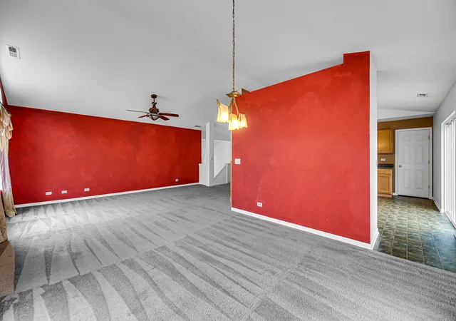 Listing Photo 4 - Condo for sale in building located at 1632 Fredericksburg Ln, Aurora, IL 60503