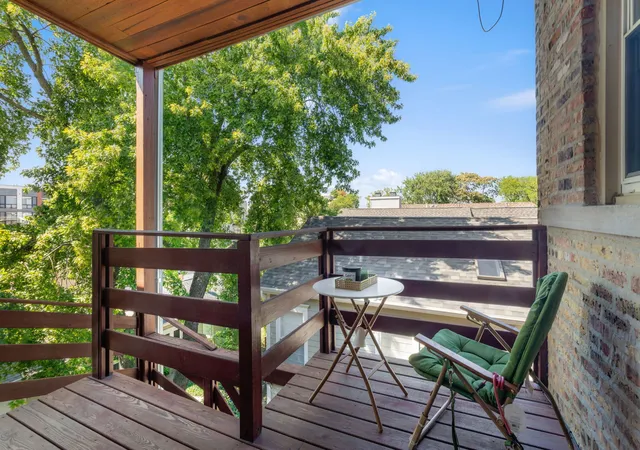 Listing Photo 2 - Condo for sale in building located at 5060 N Claremont Ave, Chicago, IL 60625 - Unit #3E