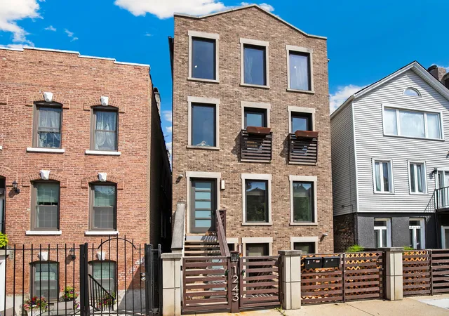 Condo for sale at 1243 N Cleaver St #2, Chicago, IL 60642 | MLS# 12742168