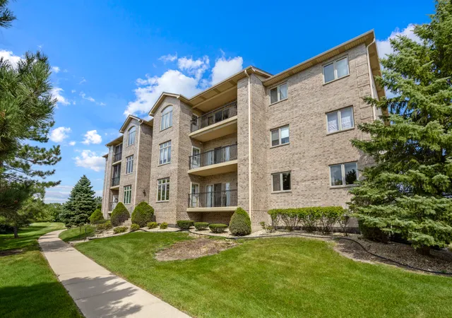 Photo 2 of Condo for sale at 18650 Pine Lake Dr #1D, Tinley Park, IL 60477 | MLS# 12742186 | Listing updated on 2026-09-13