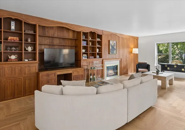Photo 3 of Condo for sale at 1508 Hinman Ave #3B, Evanston, IL 60201 | MLS# 12742285 | Listing updated on 2026-09-23