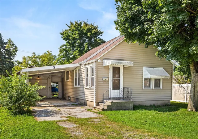 Photo 2 of Single family home for sale at 809 Cotton St, Streator, IL 61364 | MLS# 12742294 | Listing updated on 2026-09-06