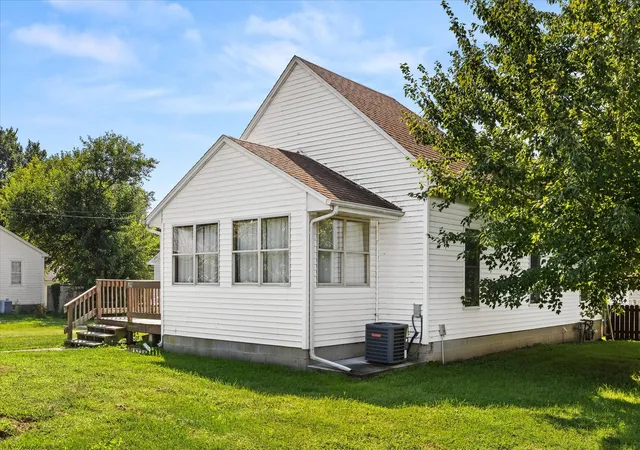 Photo 2 of Single family home for sale at 139 W 2nd Street, Streator, IL 61364 | MLS# 12742297 | Listing updated on 2026-09-06