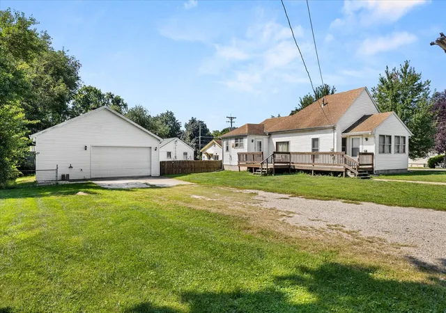 Photo 2 of Single family home for sale at 139 W 2nd Street, Streator, IL 61364 | MLS# 12742297 | Listing updated on 2026-09-06