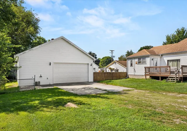 Photo 3 of Single family home for sale at 139 W 2nd Street, Streator, IL 61364 | MLS# 12742297 | Listing updated on 2026-09-06