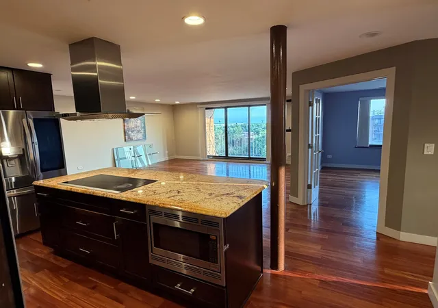 Listing Photo 3 - Condo for sale in building located at 1717 W Crystal Ln, Mount Prospect, IL 60056 - Unit #712