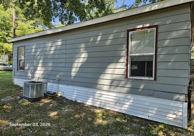 Photo 3 of Single family home for sale at 703 N James St, Carbondale, IL 62901 | MLS# 12742361 | Listing updated on 2026-09-09