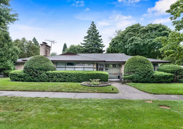 Photo 1 of Single family home for sale at 1121 S Aldine Ave, Park Ridge, IL 60068 | MLS# 12742383 | Listing updated on 2026-09-23