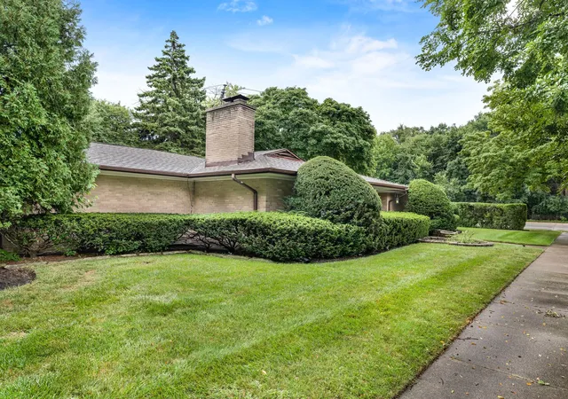 Photo 2 of Single family home for sale at 1121 S Aldine Ave, Park Ridge, IL 60068 | MLS# 12742383 | Listing updated on 2026-09-23