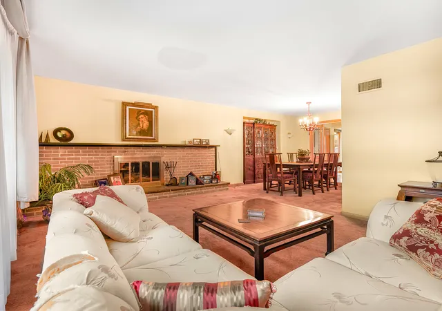 Photo 3 of Single family home for sale at 1121 S Aldine Ave, Park Ridge, IL 60068 | MLS# 12742383 | Listing updated on 2026-09-23