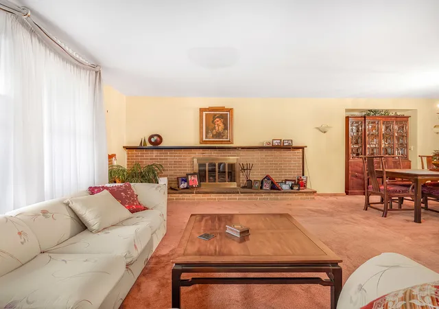Photo 4 of Single family home for sale at 1121 S Aldine Ave, Park Ridge, IL 60068 | MLS# 12742383 | Listing updated on 2026-09-23