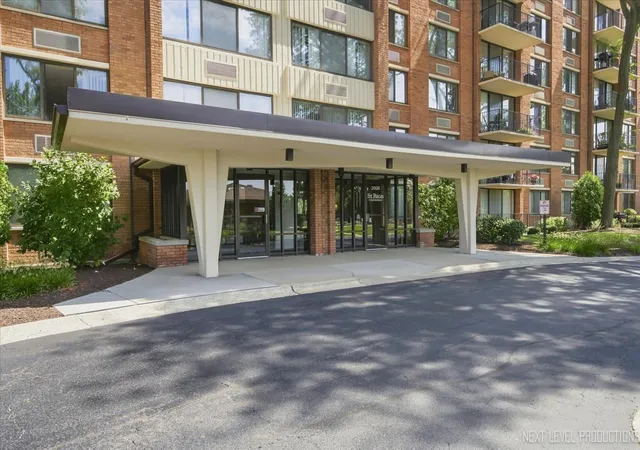 Photo 1 of Condo for sale at 2000 Saint Regis Dr #6F, Lombard, IL 60148 | MLS# 12742394 | Listing updated on 2026-09-01