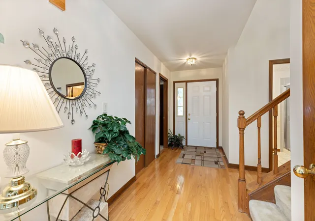 Photo 4 of Single family home for sale at 21000 W Hazelnut Ln, Plainfield, IL 60544 | MLS# 12742489 | Listing updated on 2026-09-30