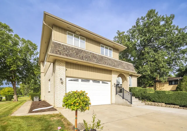 Photo 2 of Single family home for sale at 200 N Maple St, Addison, IL 60101 | MLS# 12742515 | Listing updated on 2026-09-21