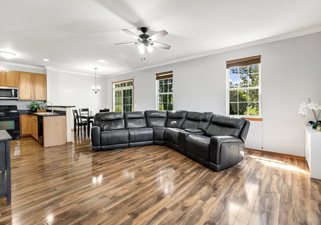 Listing Photo 1 - Condo for sale in building located at 625 Arbor Cir, Lakemoor, IL 60051