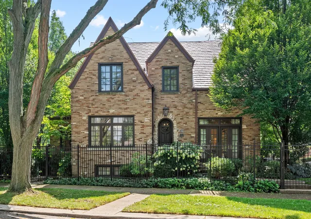 Photo 1 of Single family home for sale at 3045 W Ardmore Ave, Chicago, IL 60659 | MLS# 12742597 | Listing updated on 2026-09-16