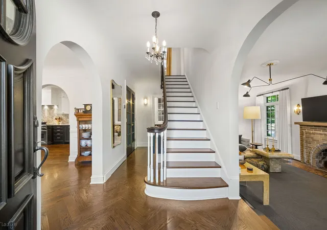 Photo 3 of Single family home for sale at 3045 W Ardmore Ave, Chicago, IL 60659 | MLS# 12742597 | Listing updated on 2026-09-16