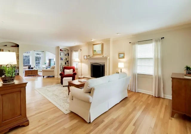 Photo 4 of Single family home for sale at 338 S Gibbons Ave, Arlington Heights, IL 60004 | MLS# 12742661 | Listing updated on 2026-09-22