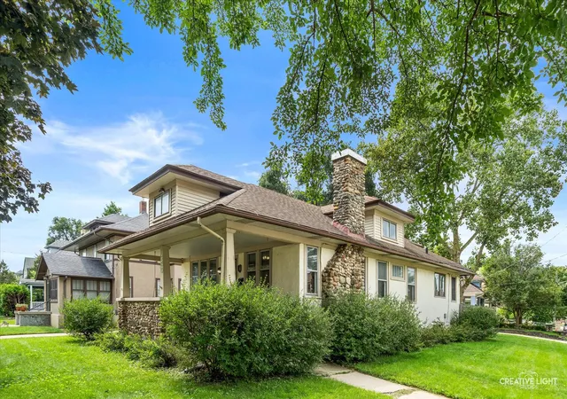Photo 2 of Single family home for sale at 450 Arlington Ave, Elgin, IL 60120 | MLS# 12742730 | Listing updated on 2026-09-23