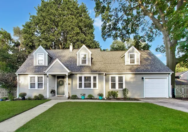 Photo 1 of Single family home for sale at 402 Park St, Batavia, IL 60510 | MLS# 12742768 | Listing updated on 2026-10-04