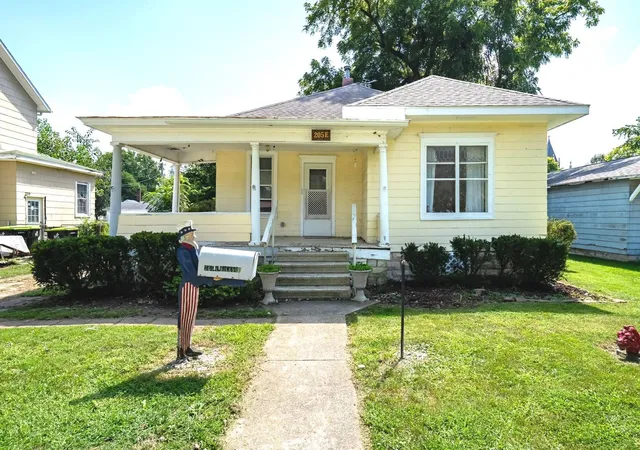 Photo 1 of Sale Pending at 205 E Hickory St, Fairbury, IL 61739 | MLS# 12742816 | Listing updated on 2026-10-12