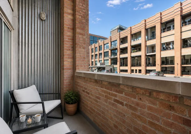 Photo 4 of Condo for sale at 1000 W Washington Blvd #216, Chicago, IL 60607 | MLS# 12742846 | Listing updated on 2026-09-14