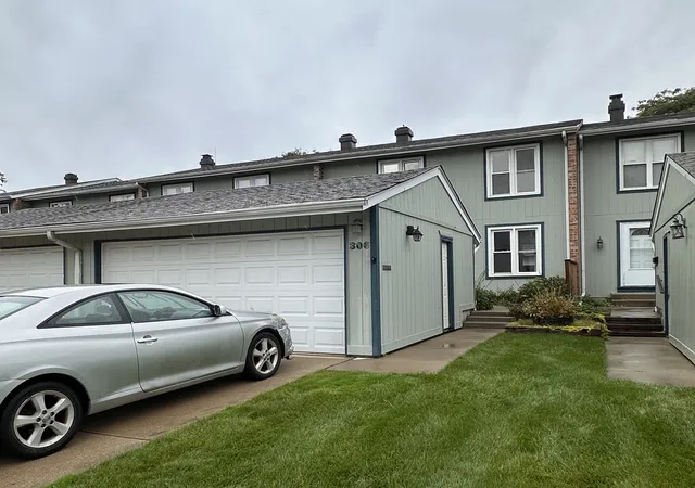 Townhouse for sale at 306 Colony Green Dr, Bloomingdale, IL 60108 | MLS# 12742960
