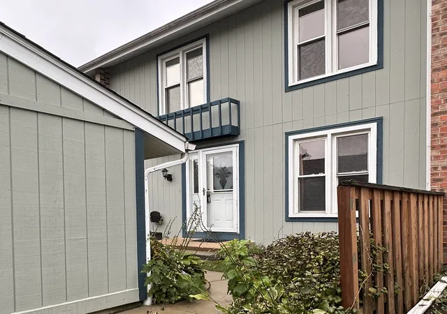 Photo 1 of Townhouse for sale at 306 Colony Green Dr, Bloomingdale, IL 60108 | MLS# 12742960 | Listing updated on 2026-10-05