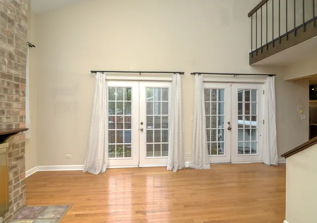 Photo 4 of Townhouse for sale at 306 Colony Green Dr, Bloomingdale, IL 60108 | MLS# 12742960 | Listing updated on 2026-10-05