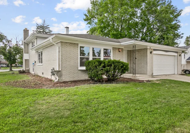 Photo 2 of Single family home for sale at 326 S Minerva Ave, Glenwood, IL 60425 | MLS# 12743034 | Listing updated on 2026-09-23