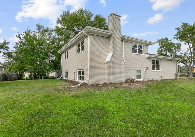 Photo 3 of Single family home for sale at 326 S Minerva Ave, Glenwood, IL 60425 | MLS# 12743034 | Listing updated on 2026-09-23