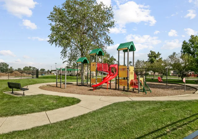 Photo 4 of Single family home for sale at 326 S Minerva Ave, Glenwood, IL 60425 | MLS# 12743034 | Listing updated on 2026-09-23