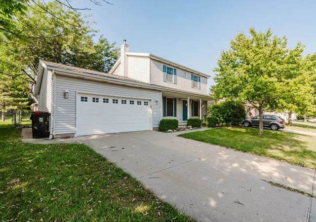 Photo 2 of Single family home for sale at 304 Jenny Lind Dr, Normal, IL 61761 | MLS# 12743046 | Listing updated on 2026-09-12