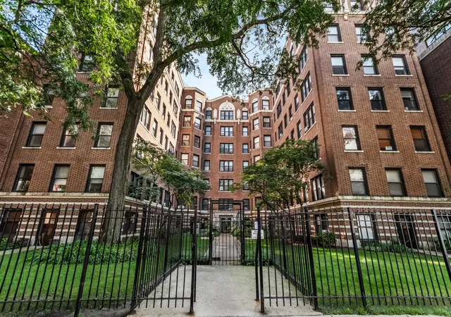 Photo 1 of Sale Pending at 725 W Sheridan Rd #204, Chicago, IL 60613 | MLS# 12743070 | Listing updated on 2026-10-10