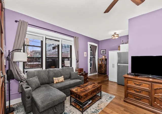 Photo 3 of Sale Pending at 725 W Sheridan Rd #204, Chicago, IL 60613 | MLS# 12743070 | Listing updated on 2026-10-10