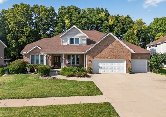 Photo 1 of Single family home for sale at 1120 Country Oak Dr, Ottawa, IL 61350 | MLS# 12743078 | Listing updated on 2026-09-15