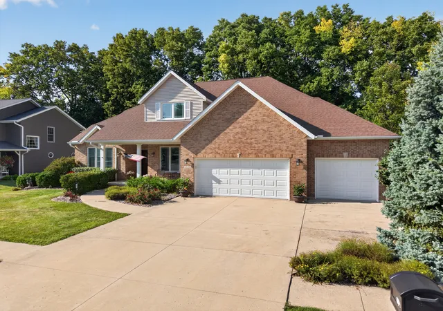 Photo 2 of Single family home for sale at 1120 Country Oak Dr, Ottawa, IL 61350 | MLS# 12743078 | Listing updated on 2026-09-15