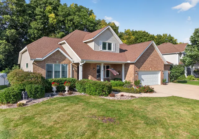 Photo 3 of Single family home for sale at 1120 Country Oak Dr, Ottawa, IL 61350 | MLS# 12743078 | Listing updated on 2026-09-15