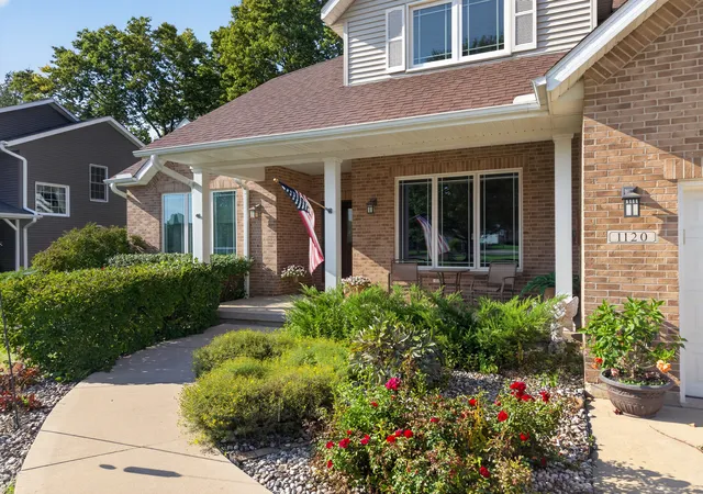 Photo 3 of Single family home for sale at 1120 Country Oak Dr, Ottawa, IL 61350 | MLS# 12743078 | Listing updated on 2026-09-15