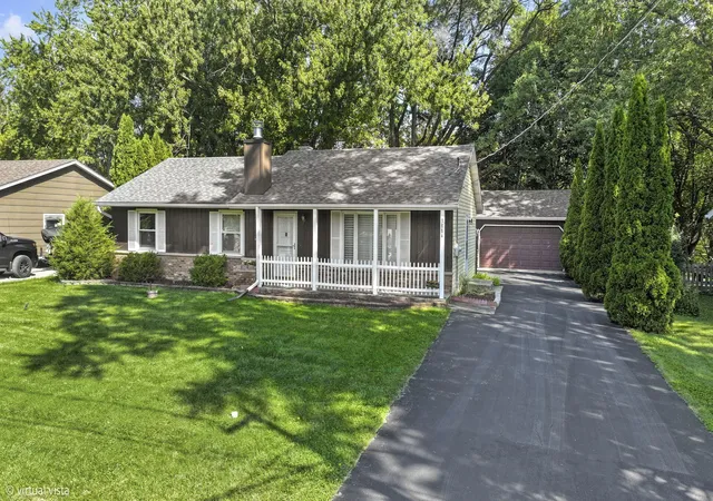 Photo 1 of Single family home for sale at 3884 Woodlawn Ave, Gurnee, IL 60031 | MLS# 12743147 | Listing updated on 2026-09-14