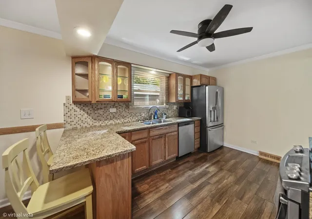 Photo 3 of Single family home for sale at 3884 Woodlawn Ave, Gurnee, IL 60031 | MLS# 12743147 | Listing updated on 2026-09-14