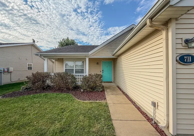 Photo 3 of Single family home for sale at 711 Newton Dr, Champaign, IL 61822 | MLS# 12743234 | Listing updated on 2026-09-16