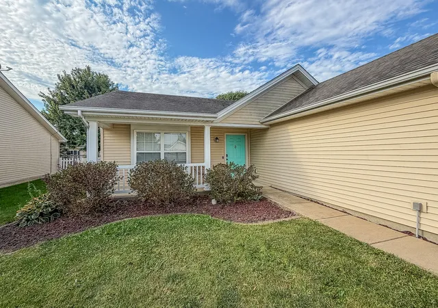 Photo 3 of Single family home for sale at 711 Newton Dr, Champaign, IL 61822 | MLS# 12743234 | Listing updated on 2026-09-16