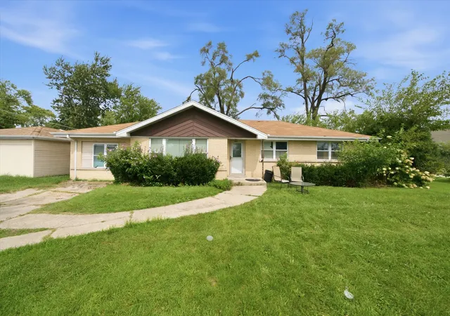 Photo 1 of Single family home for sale at 9342 S 76th Avenue, Hickory Hills, IL 60457 | MLS# 12743257 | Listing updated on 2026-09-30