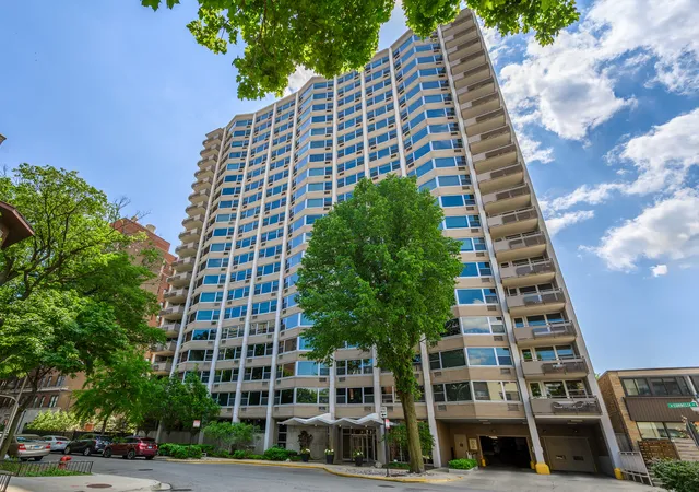 Condo for sale at 555 W Cornelia Ave #403, Chicago, IL 60657 | MLS# 12743262 | Listing updated on 2026-10-15