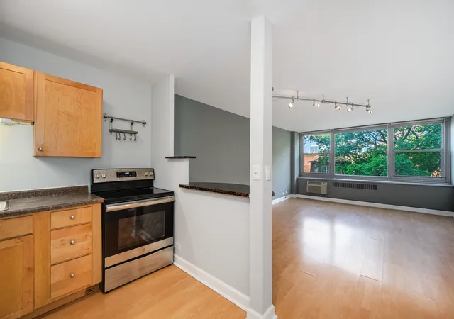 Photo 1 of Condo for sale at 555 W Cornelia Ave #403, Chicago, IL 60657 | MLS# 12743262 | Listing updated on 2026-10-15
