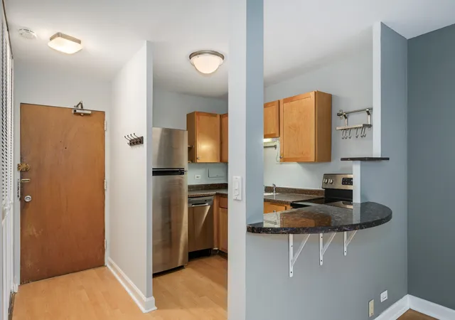 Photo 3 of Condo for sale at 555 W Cornelia Ave #403, Chicago, IL 60657 | MLS# 12743262 | Listing updated on 2026-10-15