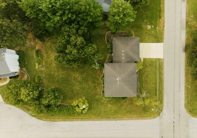 Photo 3 of Single family home for sale at 705 E Newton St, Heyworth, IL 61745 | MLS# 12743282 | Listing updated on 2026-10-11